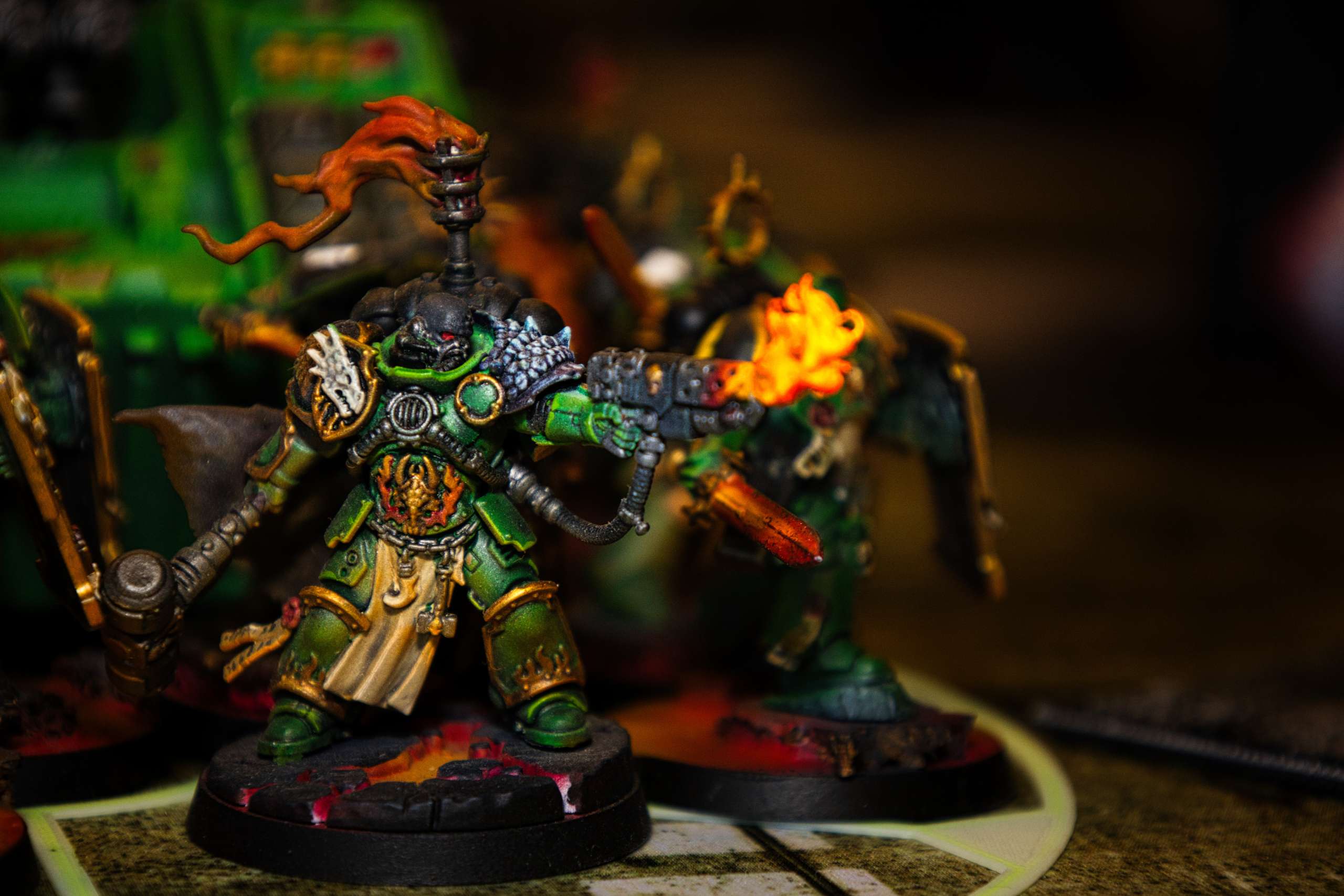 Salamanders avec pistolet lance-flammes